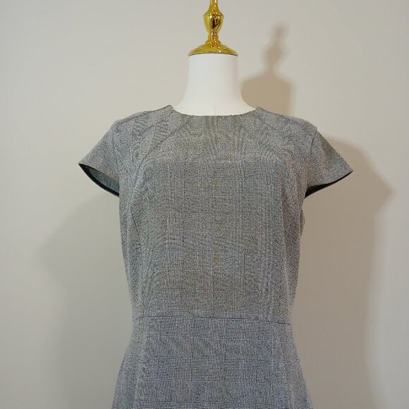 Midi Sheath Dress Women’s Size M Gray Plaid Cap Sleeve Office Work Career - Picture 4 of 6
